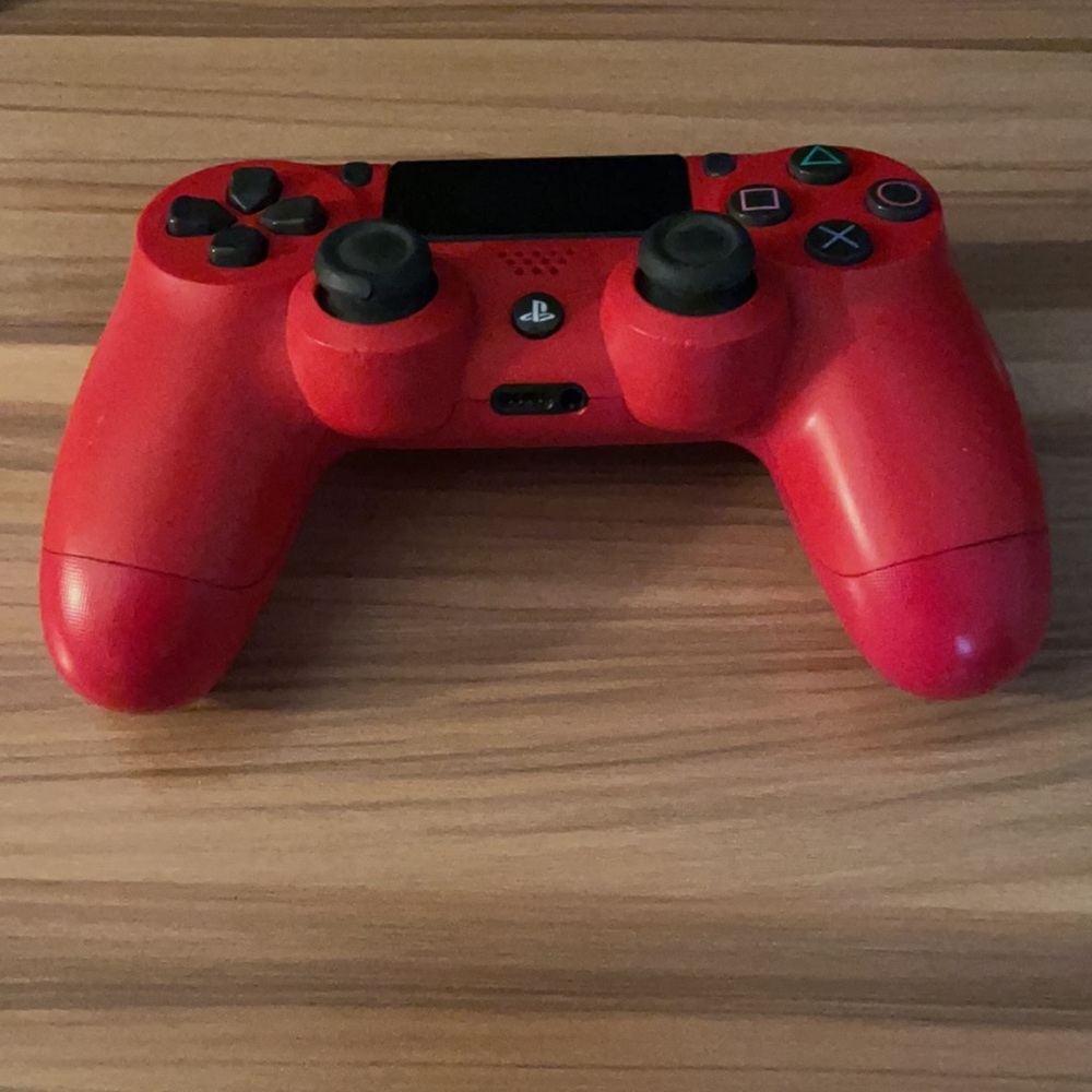 A red ps4 controller - Picture 2 of 3
